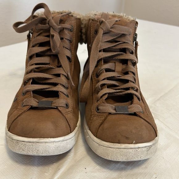 UGG OLIVE HIGH TOP SNEAKER. - Picture 2 of 13